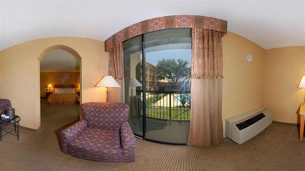 Clarion Hotel Park Central Dallas Exterior photo