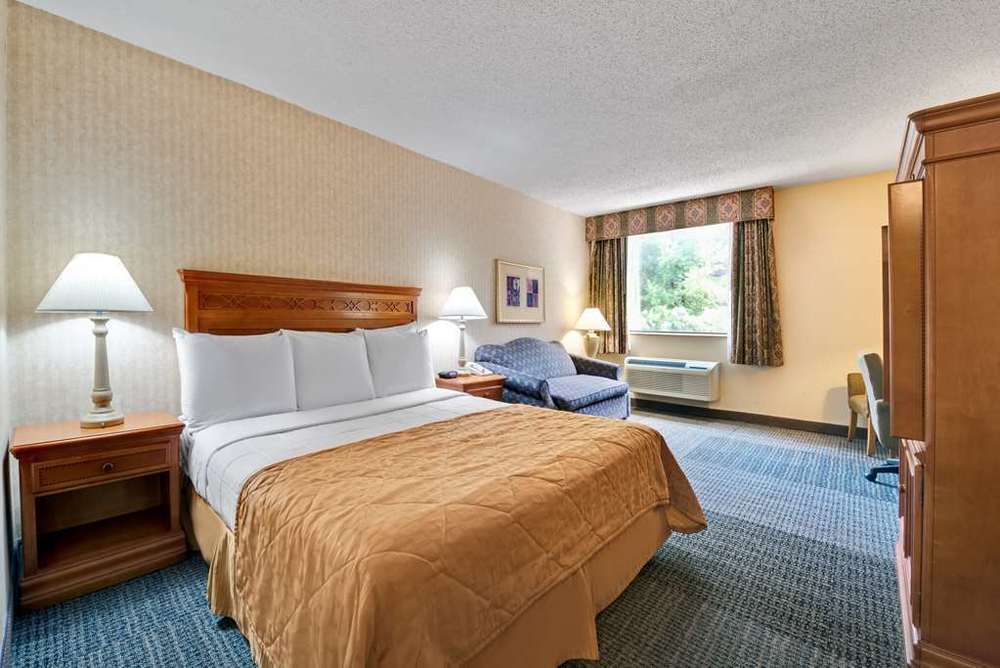 Clarion Hotel Park Central Dallas Room photo