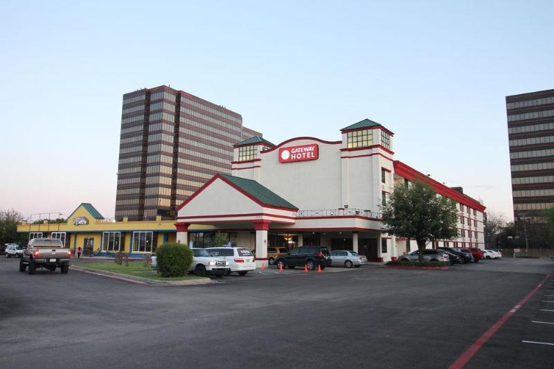 Clarion Hotel Park Central Dallas Exterior photo